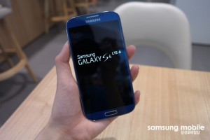 Samsung Galaxy S4 LTE-A Unboxing color azul, Arctic Blue